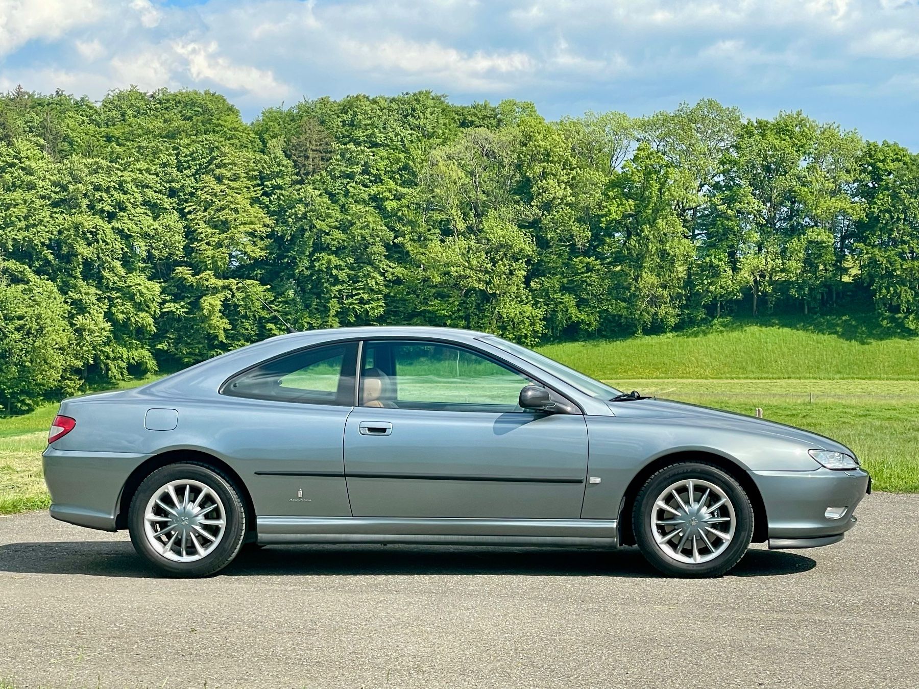 Peugeot Automobili: Peugeot 406 Coupé  settant'anni – Usato da Belp venduto da Detailfreak 2
