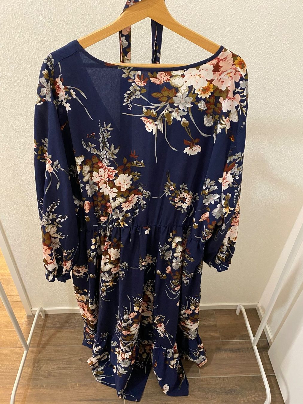 Shein Vestiti: Maxikleid mit Blumendesign navy Gr. 54 / 5XL – Usato da Pratteln venduto da a23_j2gs 4
