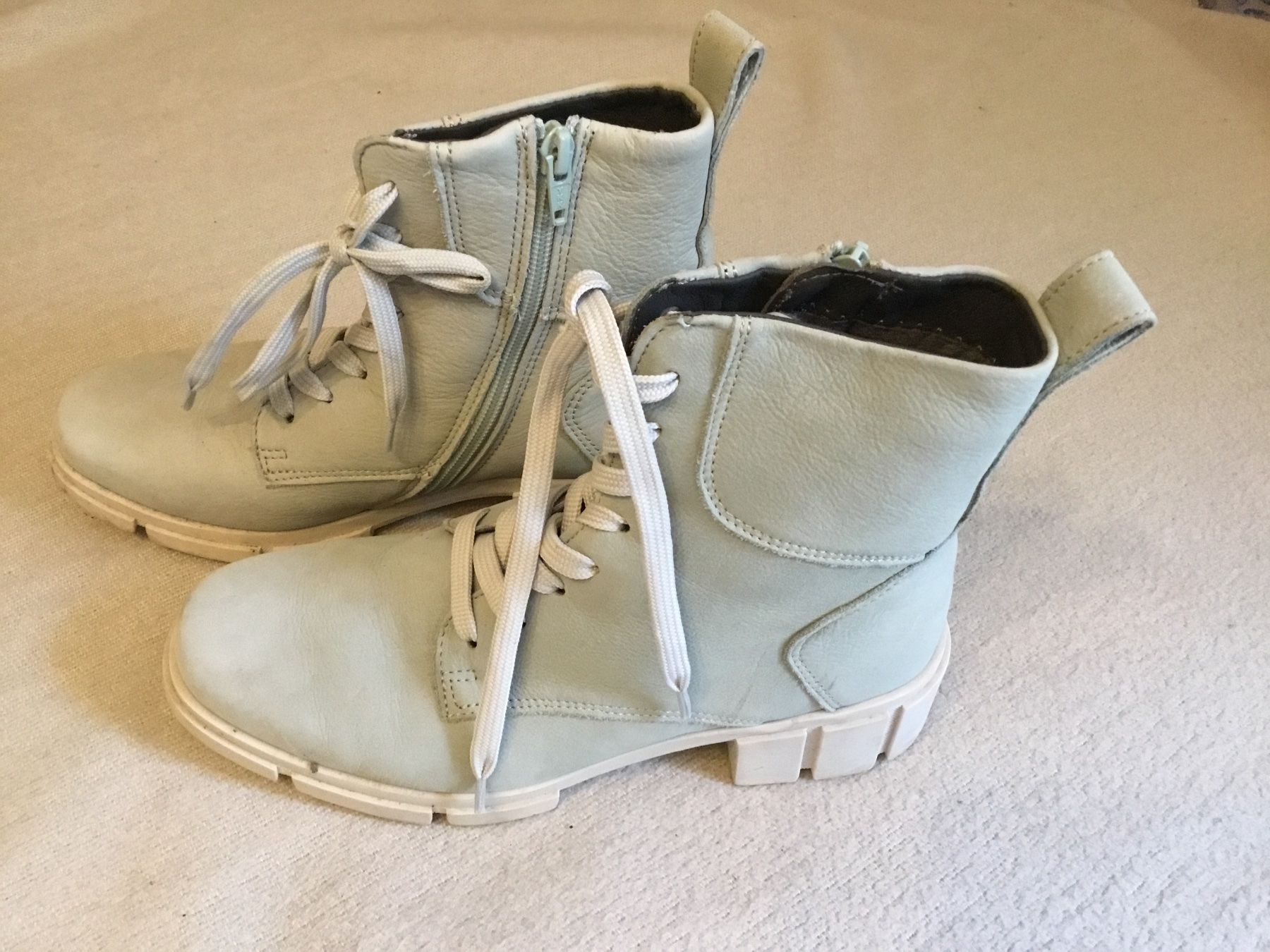 Scarpe da donna: Solidus Damenstiefeletten Grösse 37 oder 4 1/2 – Usato da Diessenhofen venduto da quinto9 1