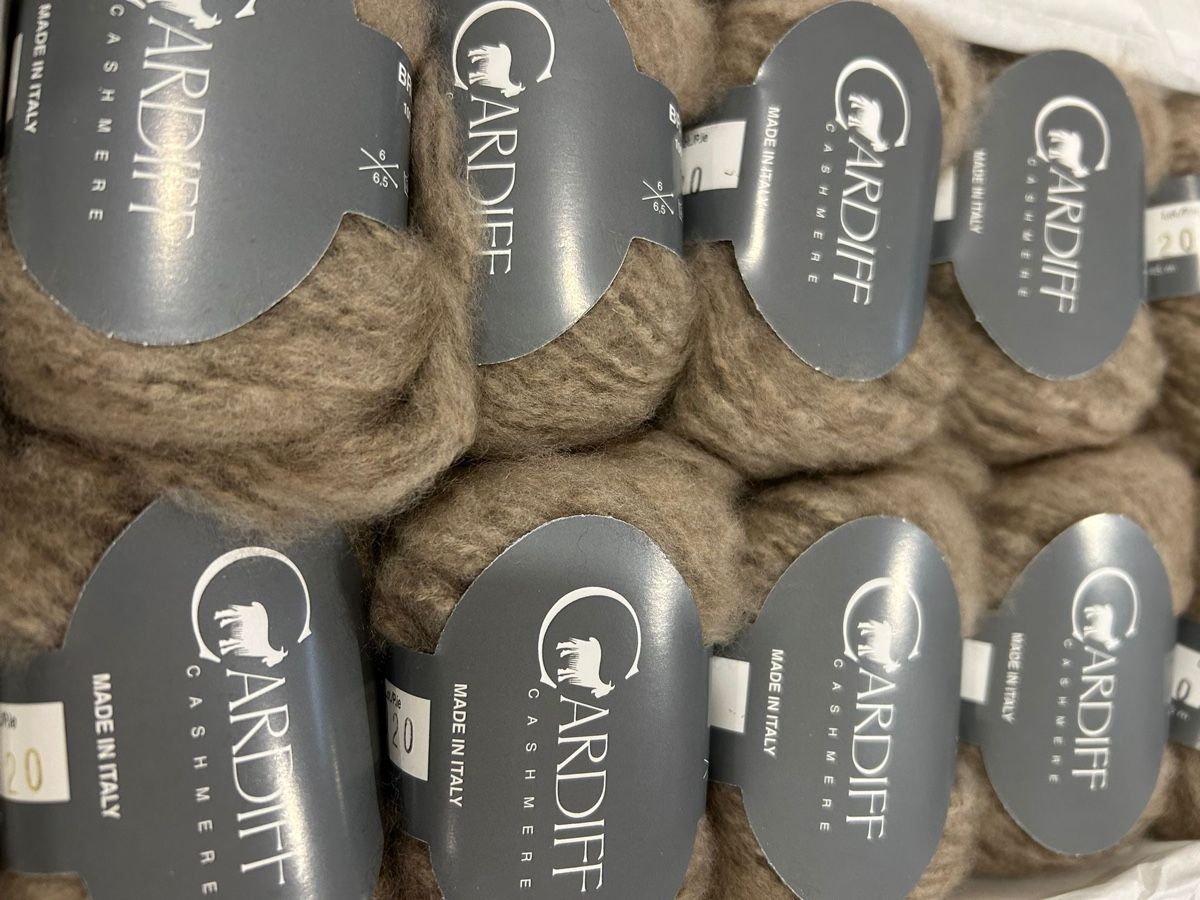 Lana: Cardiff Brushmere (16x beige) – Nuovo e nell'imballaggio originale da Bex venduto da eli_2kgy 1