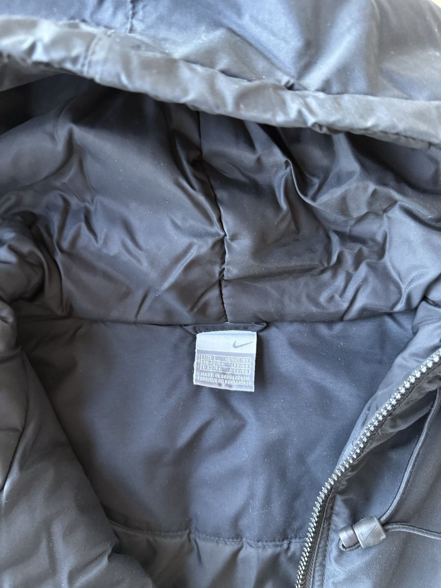 Nike Giacche: Nike Winterjacke mit Kapuze – Usato da Zürich venduto da sandro_colombini 3
