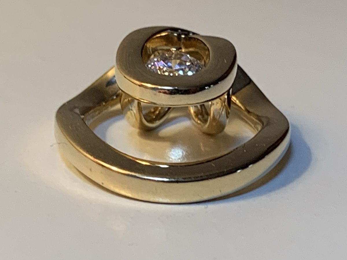 Pierre Lang Catenine: Pierre Lang Anhänger mit Orginal Kautschukkette – Usato da Nunningen venduto da mochflo 6