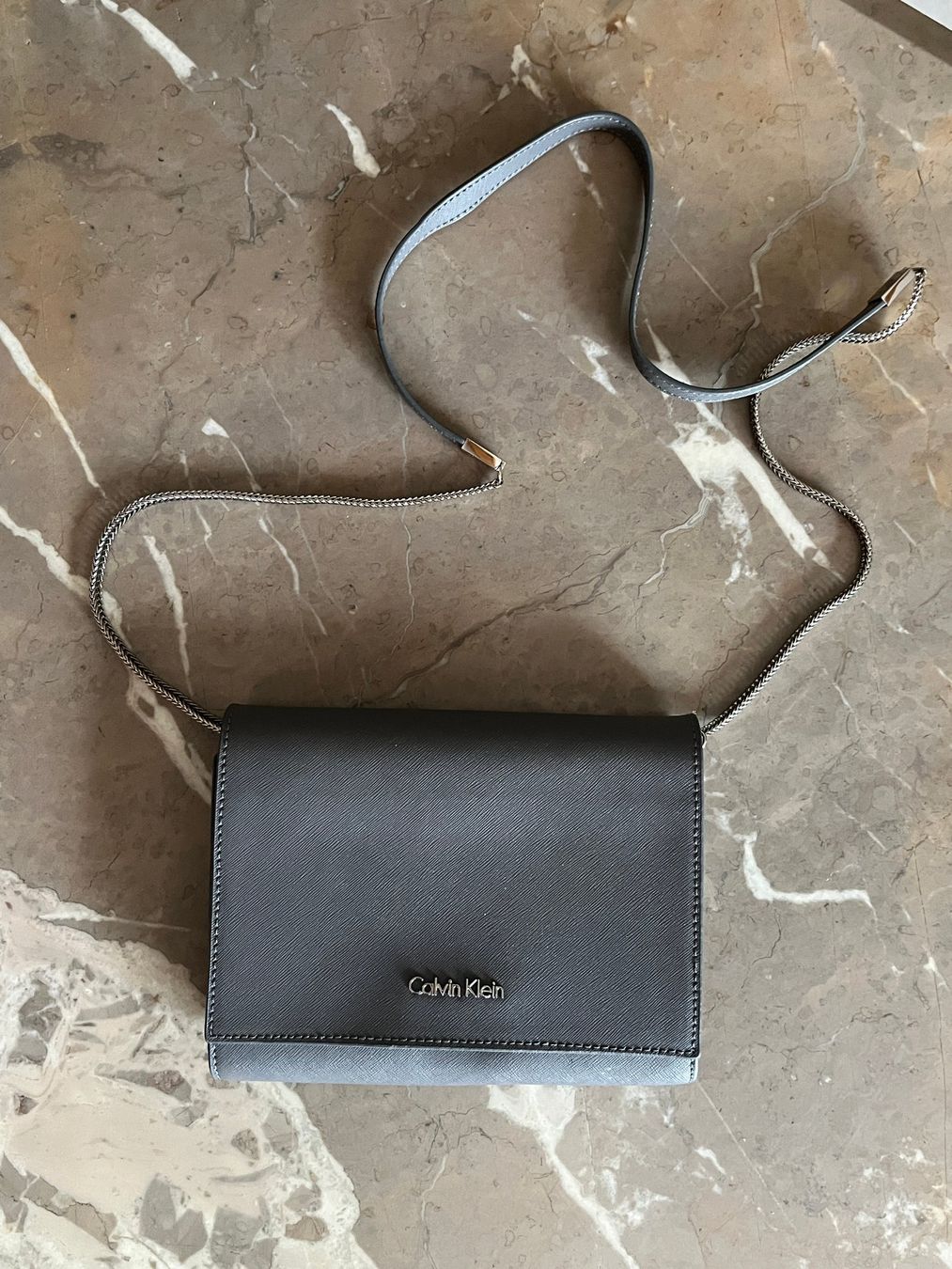 Calvin Klein Borse da donna: Sac gris, Calvin Klein, 17x21cm – Usato da Savagnier venduto da taianab