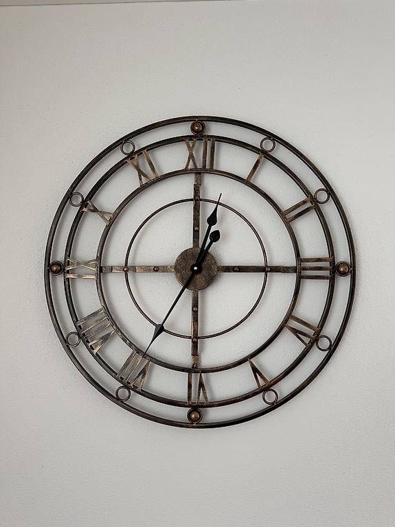 Orologi: Dekorative Uhr in Messing-Optik – Usato da Weggis venduto da coxxolino