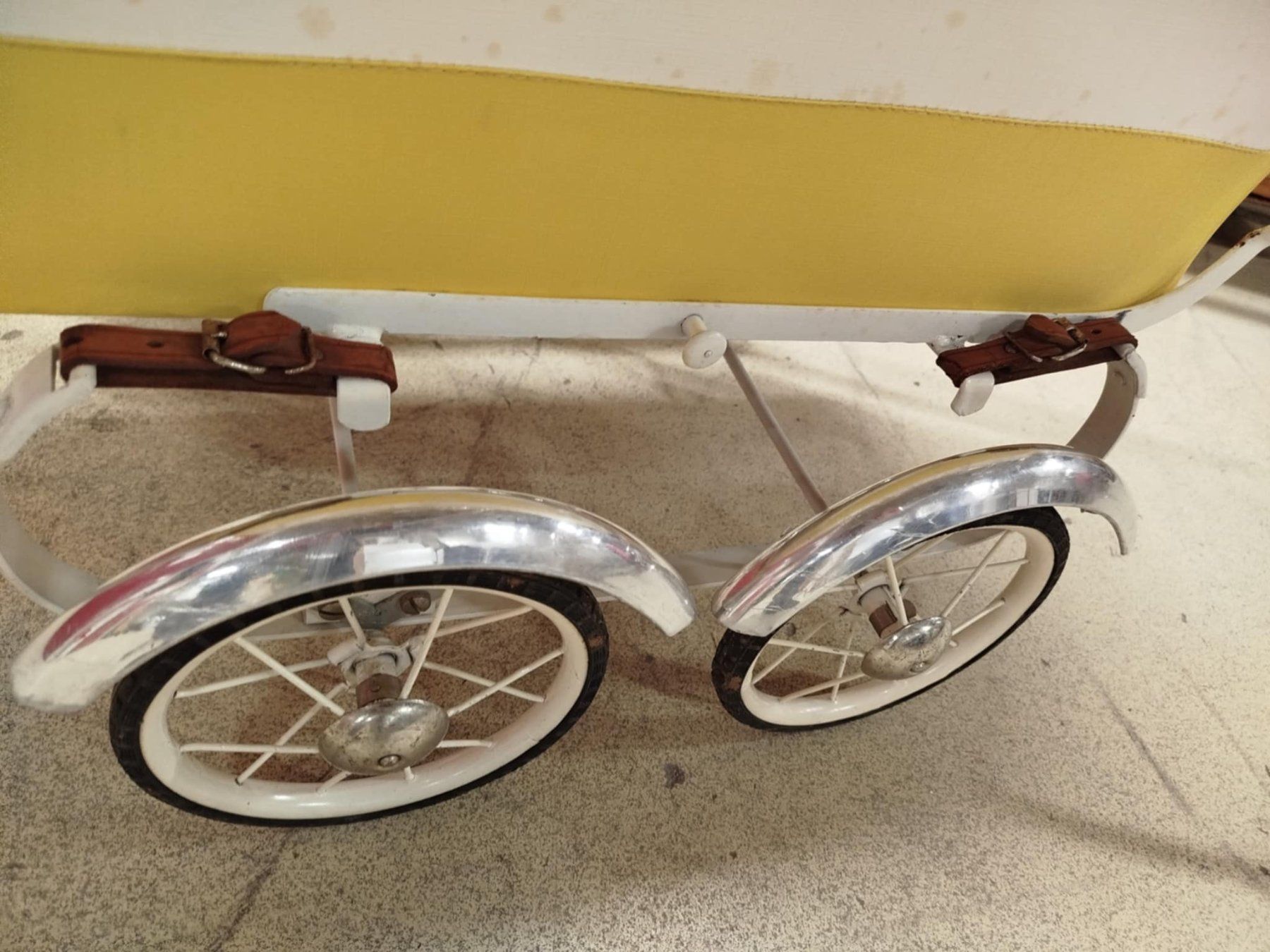 Puppenwagen: Ancienne poussette pour  poupée ( nr 2 ) – Gebraucht aus La Chaux-de-Fonds von Emmaus2300CDF 4