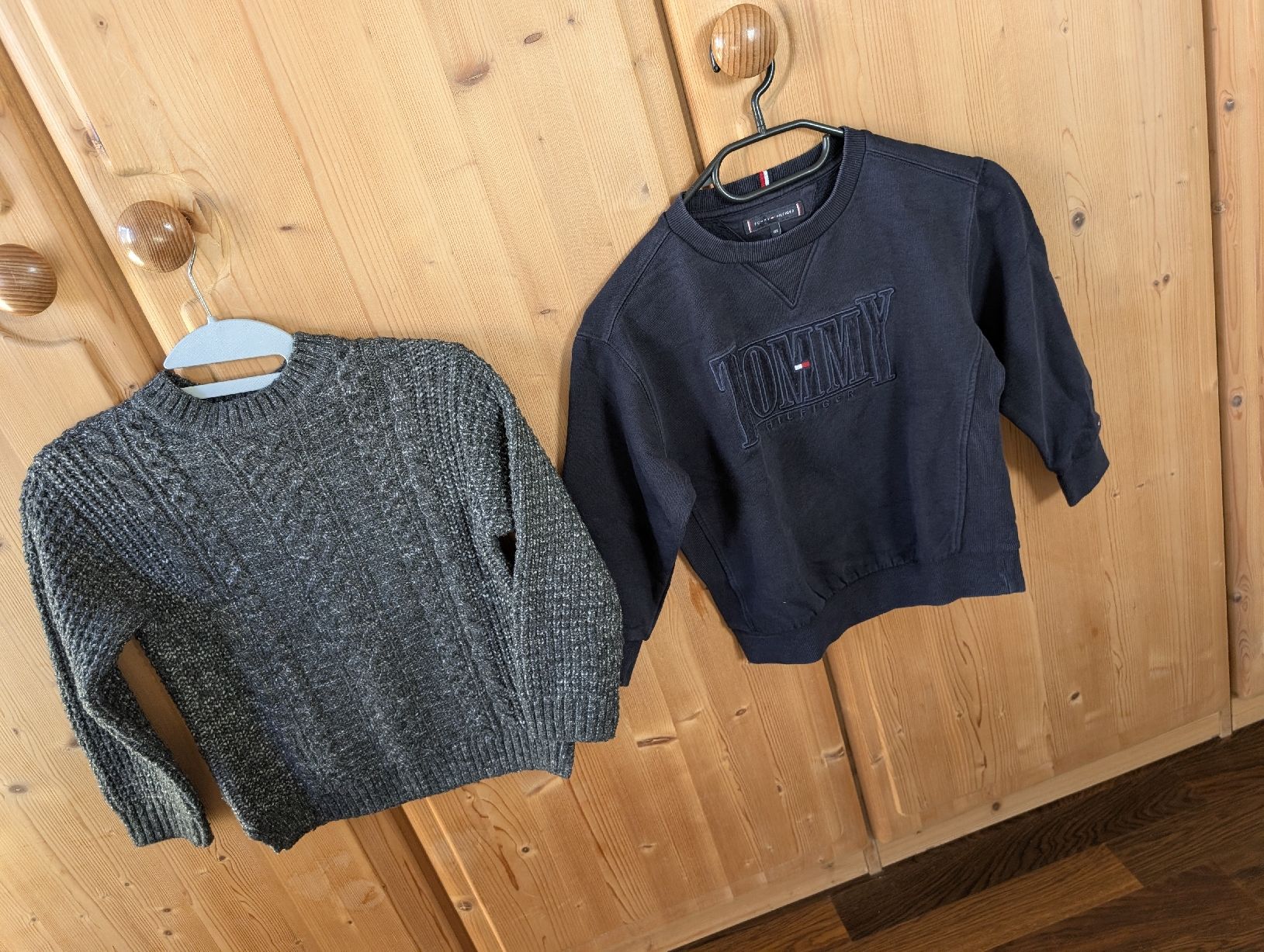 Tommy Hilfiger Pulls et sweat-shirts: Pullover Set Tommy Hilfiger und Strickpullover grau – Neuf (Voir description) à Niederglatt ZH par fabim1312