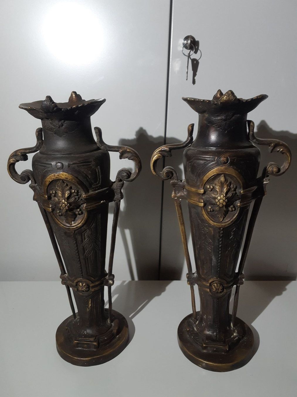 Sculture & Statue: Bronze Vasenpaar Antik – Usato da Grindelwald venduto da carro5