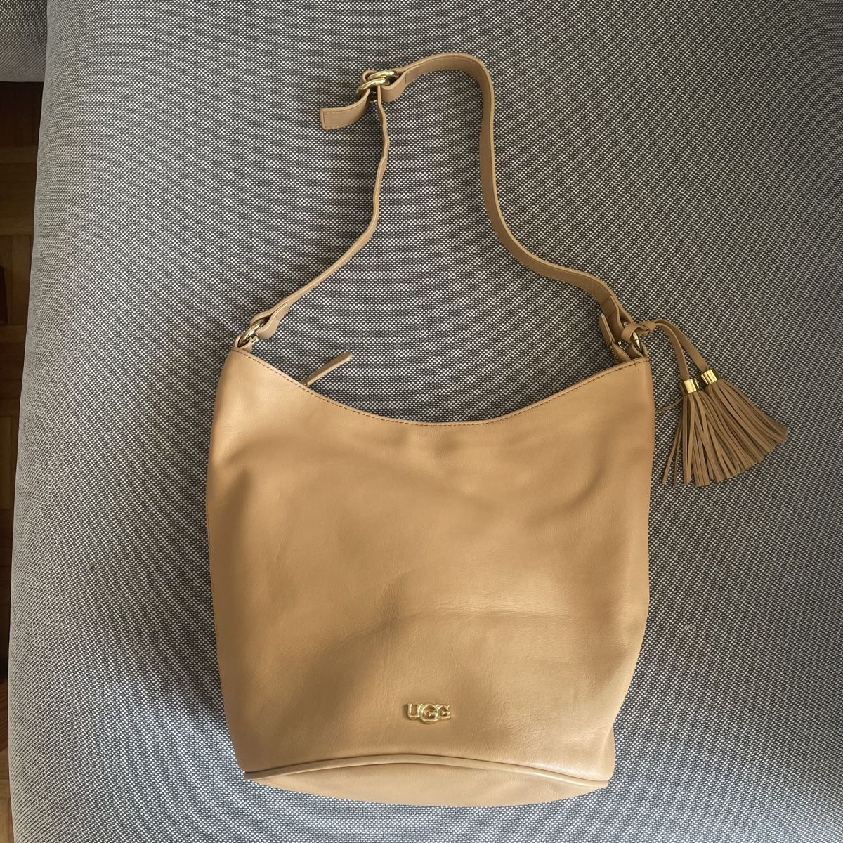 Ugg Borse: Stylische UGG-Ledertasche / Bucket Tasche – Nuovo (secondo la descrizione) da Bern venduto da dek_7bjd 8