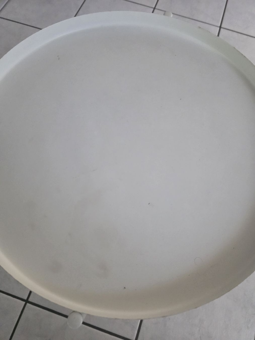 Tische: Beistelltisch rund weiss Metall – Gebraucht aus Adlikon von Tami2019 1