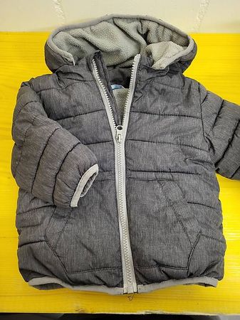 Winterjacke 68 (bis 74 getragen)