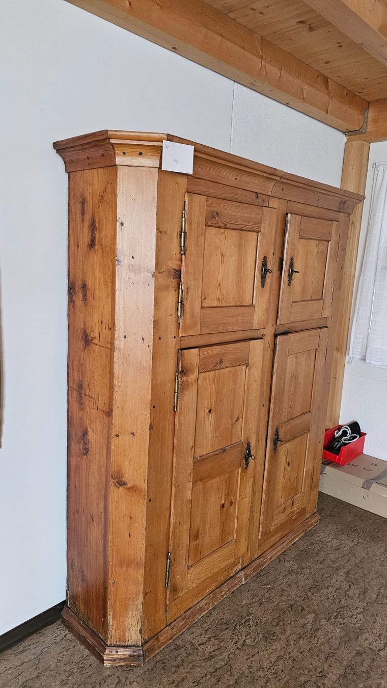Armadi: Antiker Bauernschrank – Usato da Diessenhofen venduto da Osio 2