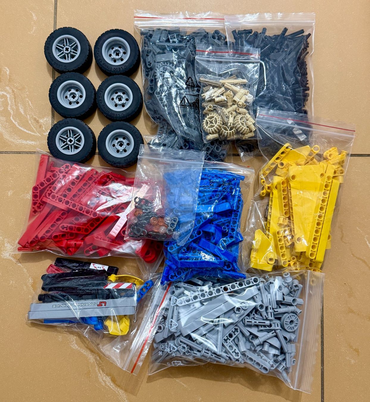 Lego Kit di costruzioni: Lego Technic 42024 - Container Truck – Usato da Höri venduto da PSMarinho 2