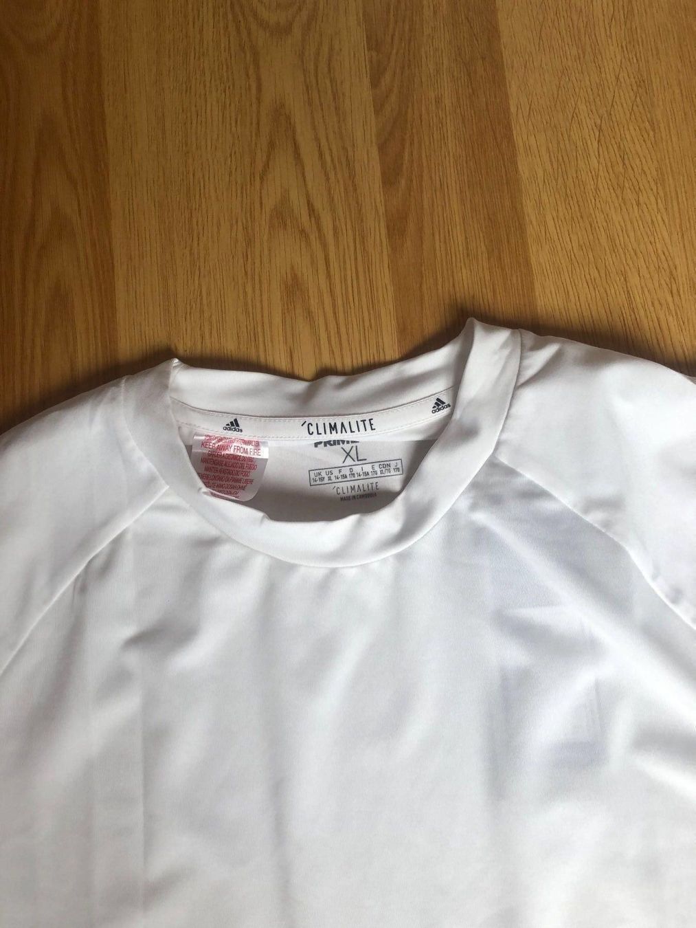 Adidas Hemden, T-Shirts & Polos: Sport Shirt Gr. 170 – Gebraucht aus Strengelbach von 300870 1