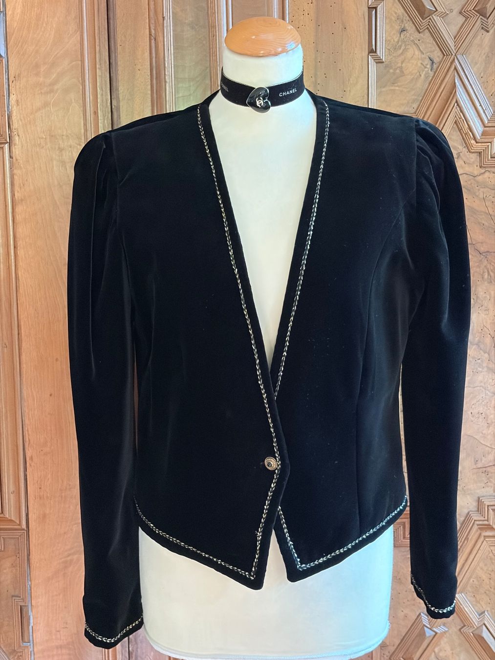 Giacche: VINTAGE Original-Samtjacke mit gestickter Kette  Größe M – Nuovo (secondo la descrizione) da Interlaken venduto da Bona55 1
