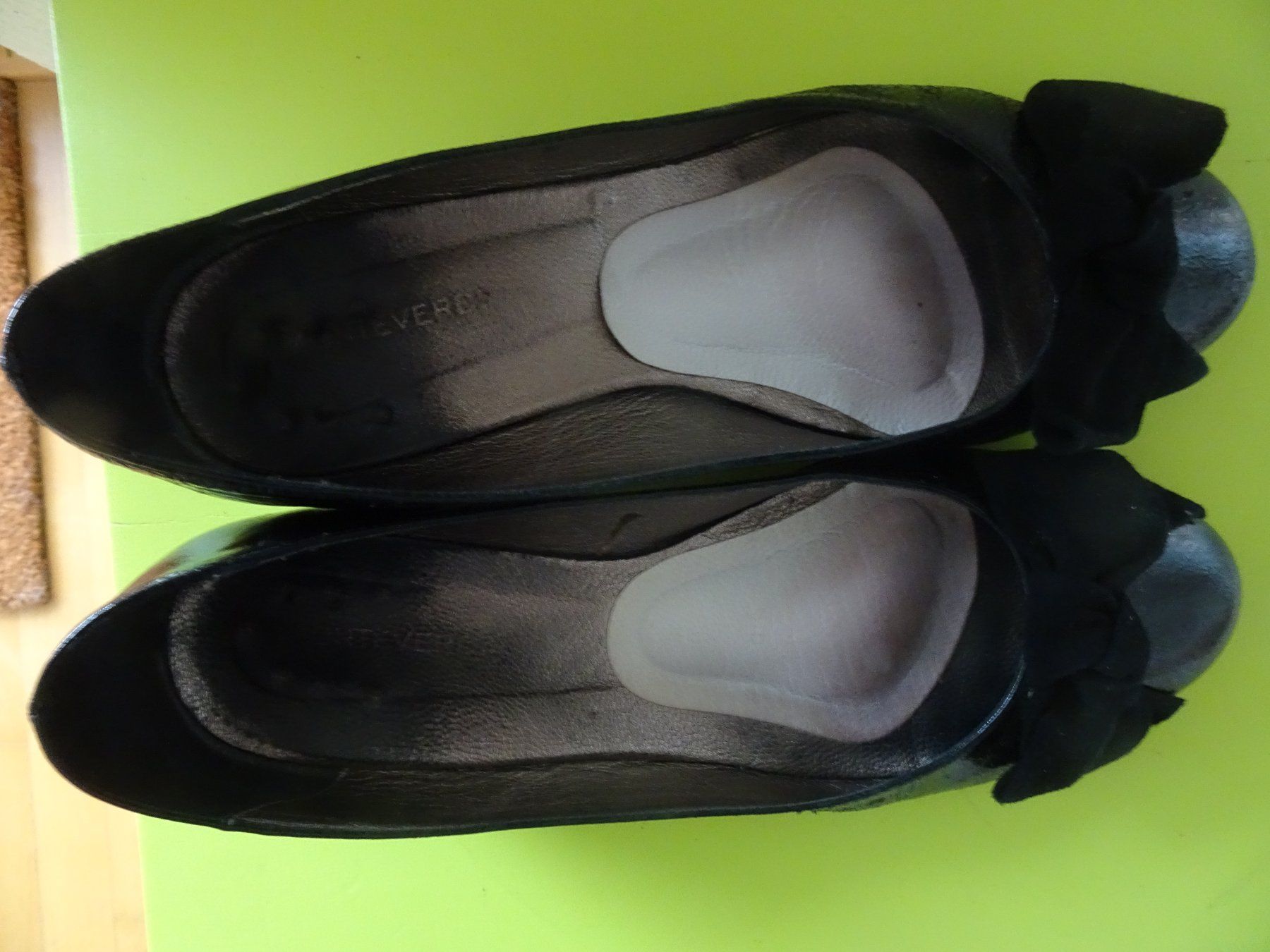 Scarpe da donna: Elegante Lackschuhe mit Samtschleife Gr. 38 – Usato da männedorf venduto da purzelchen 2