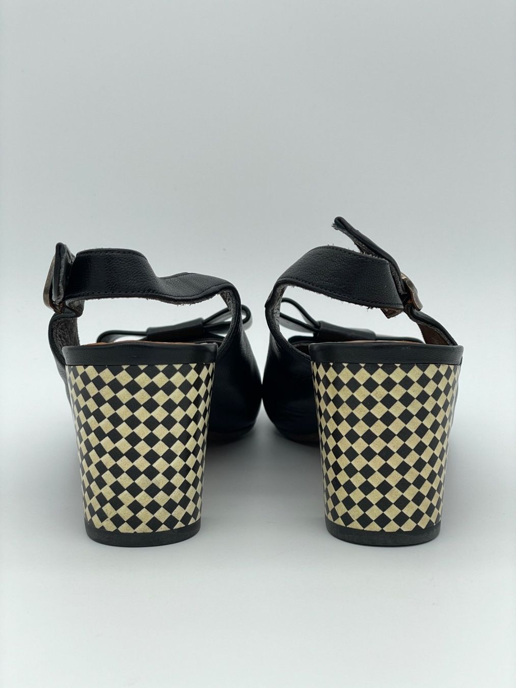 Chie Mihara Scarpe da donna: Chie Mihara Moby Slingback EU 39 Schwarz – Usato da Zürich venduto da shoe_shop 4