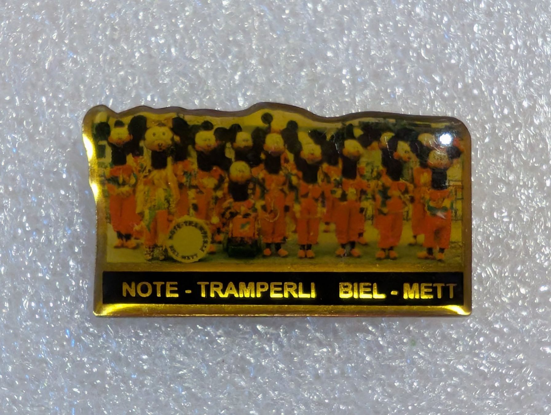 Placchette & Badge: Ansteckpin 277: Note Tramperli Biel – Usato da Oppligen venduto da Pin-Fall-Shop