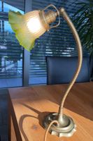 Antike Messing Tischlampe mit grünem Jugendstilglasschirm