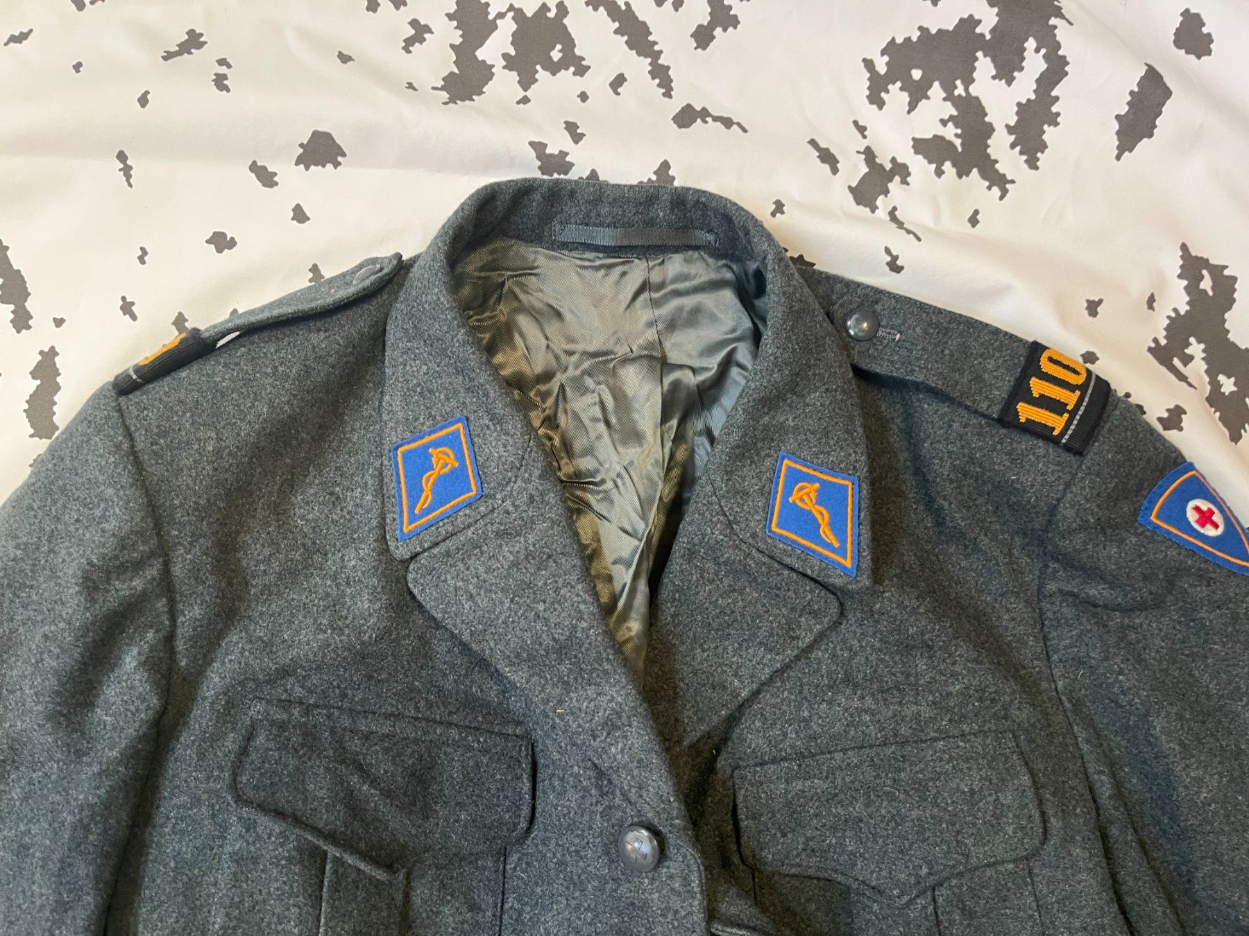 Schweizer Armee Uniformi: Schweizer Armee Sanität Uniform – Usato da Schaffhausen venduto da aos_hv6l 1