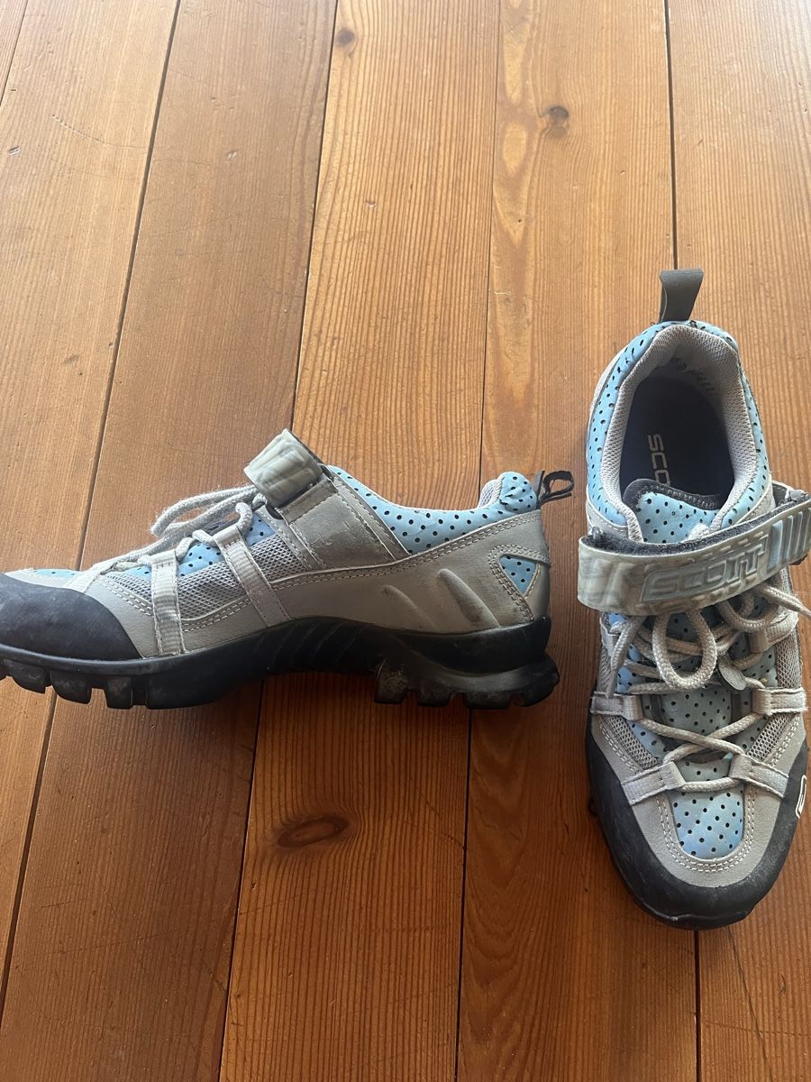 Scott Damenschuhe: Scott Veloschuhe – Gebraucht aus Bleiken von ennoly 1
