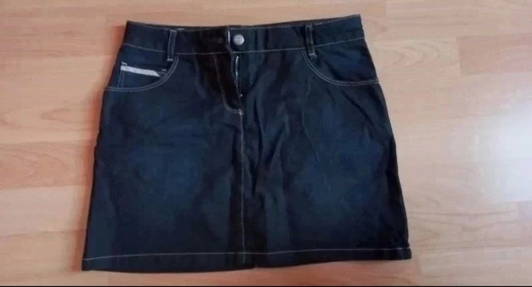 Burberry Vestiti & Gonne: Une jupe jeans Burberry 12ans – Nuovo (secondo la descrizione) da Leytron venduto da SoniaGreen