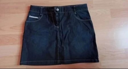 Une jupe jeans Burberry 12ans