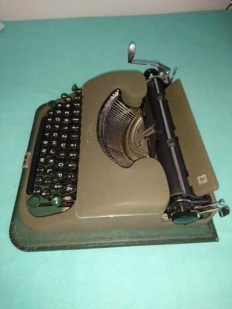 Macchine da scrivere: Machine à écrire / Vintage – Usato da Cortaillod venduto da signep 5