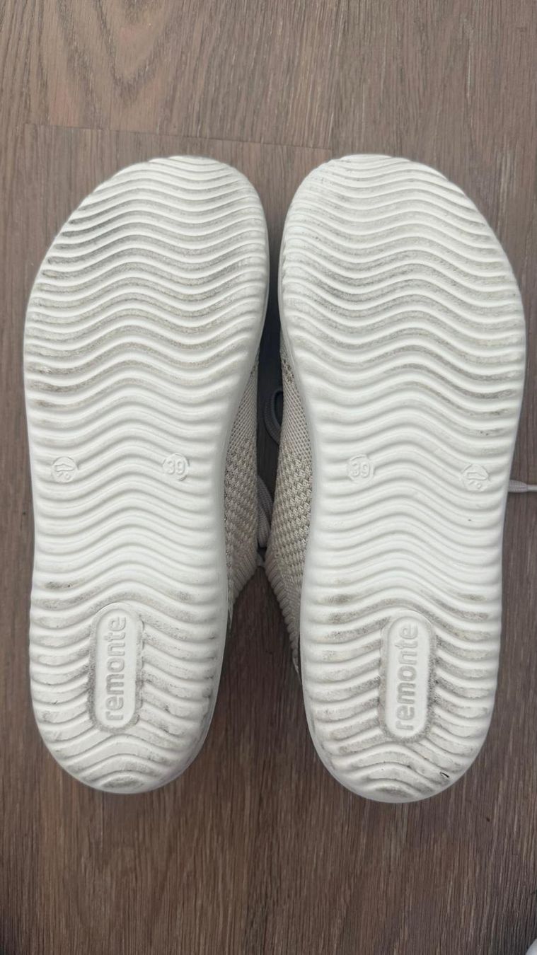 Damenschuhe: Remonte Damen Low-Top Sneaker  Gr. 39 – Gebraucht aus Nürensdorf von Mp3player 3