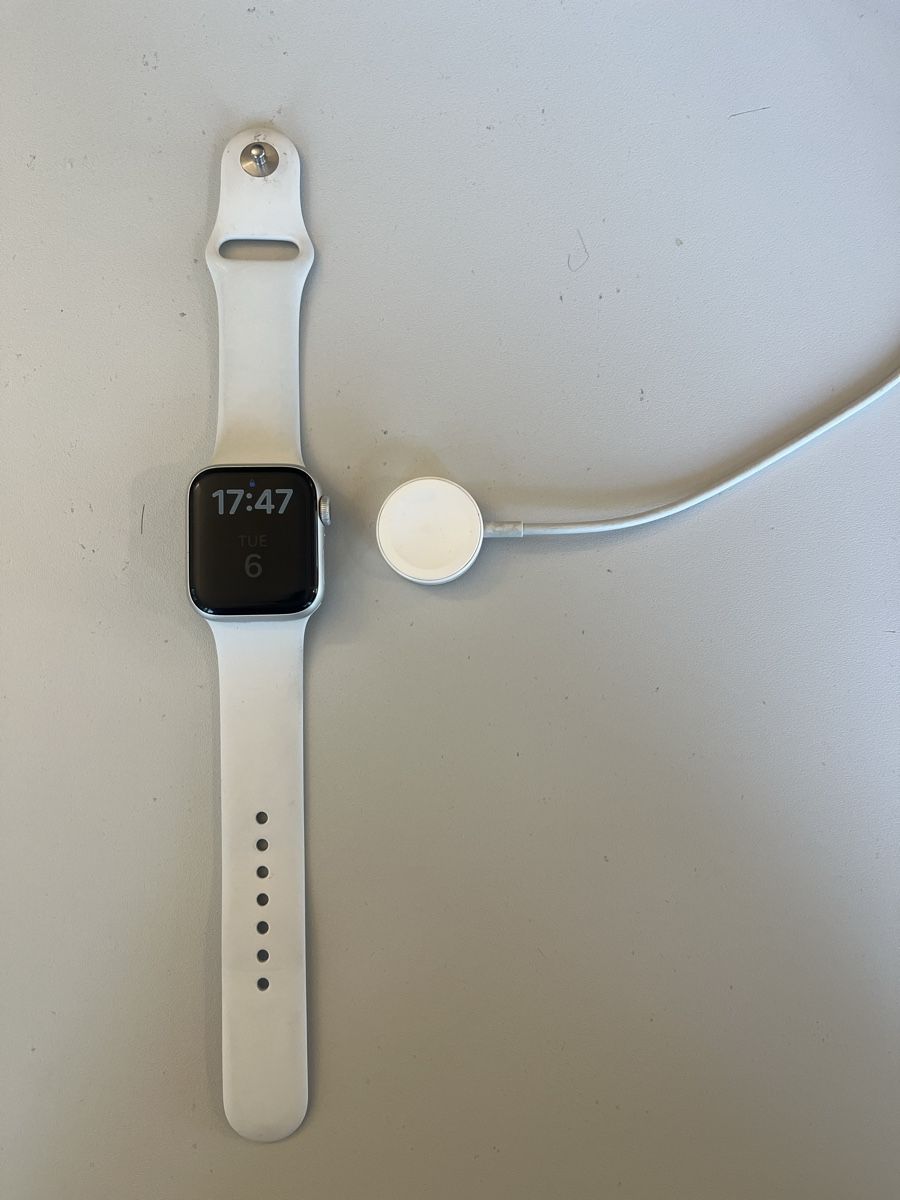 Apple Smartwatch: Apple Watch Series 5 40mm  – D'occasion à Riehen par wayze