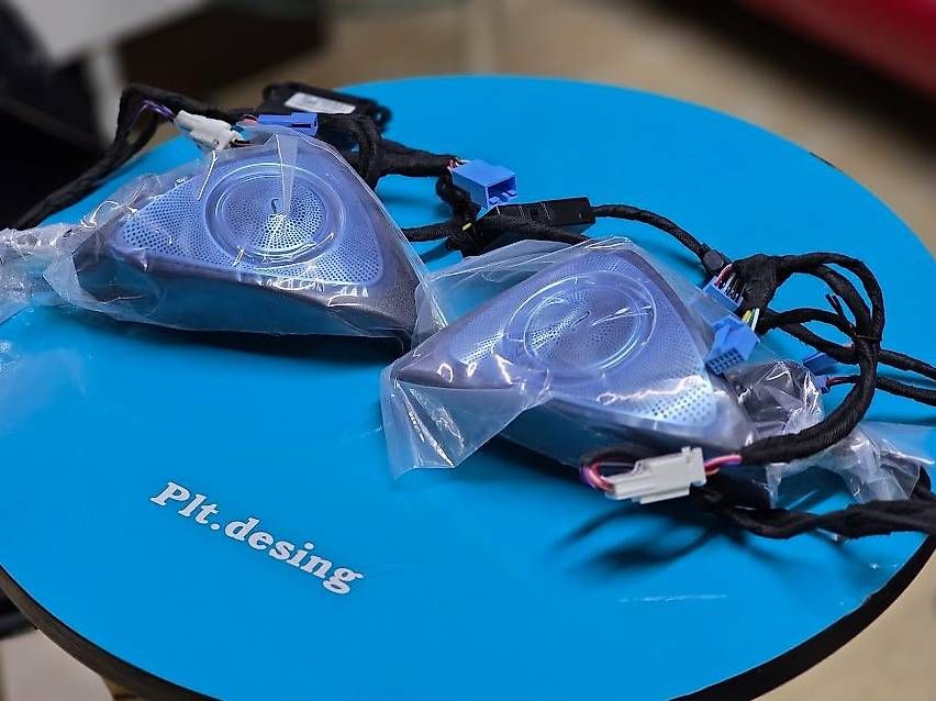 Casse acustiche: MERCEDES GLC 3D BURMASTER TWEETER 3 FARBE – Usato da Wängi venduto da Plt.design