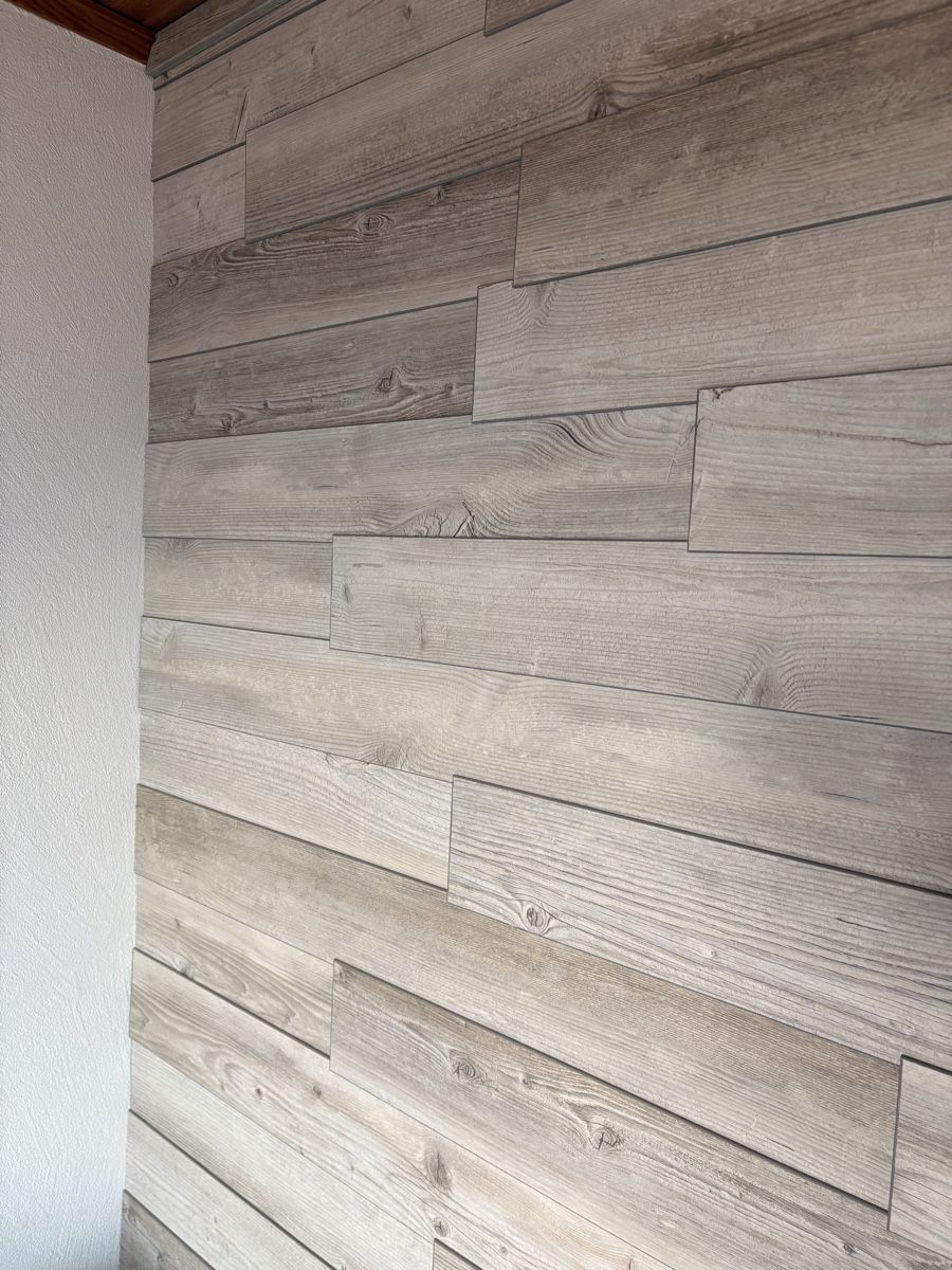 Toutes les décorations: Dekoratieve Wandpaneele, Eiche Optik, – D'occasion à Thalwil par zena4