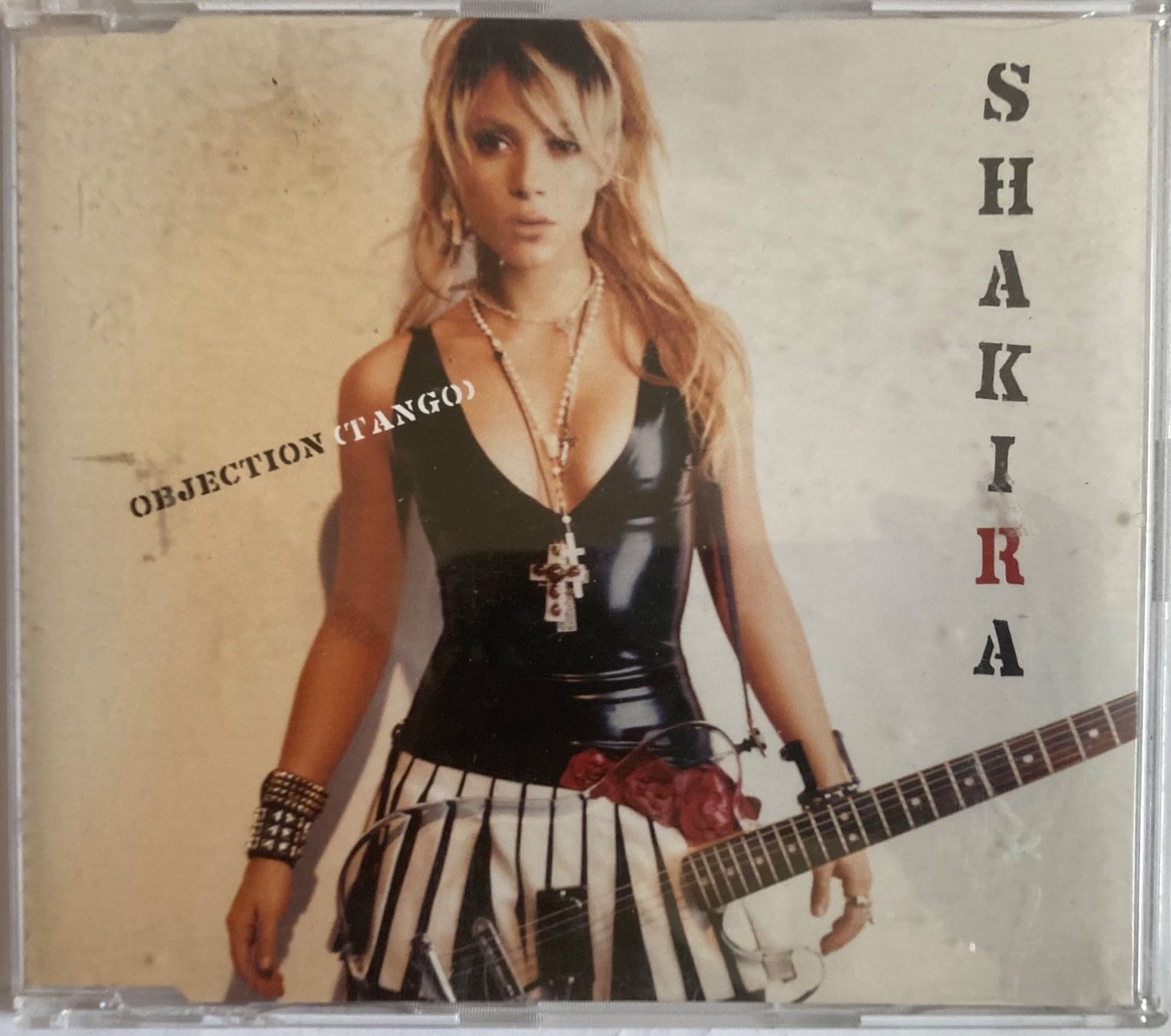 CDs: SHAKIRA - OBJECTION (TANGO) – D'occasion à Poliez-Pittet par Newtown-Records