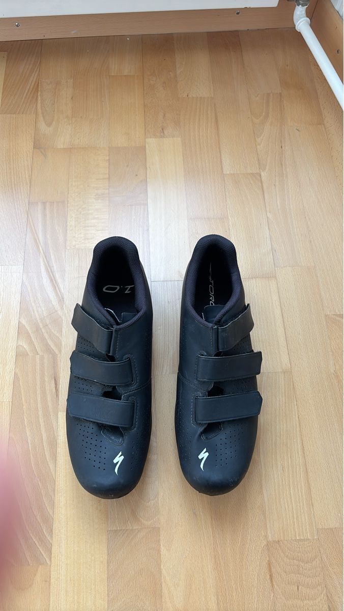 Specialized Scarpe da uomo: Specialized Torch 1.0 Rennradschuhe, Grösse 46, Schwarz – Usato da Luzern venduto da SMOOS