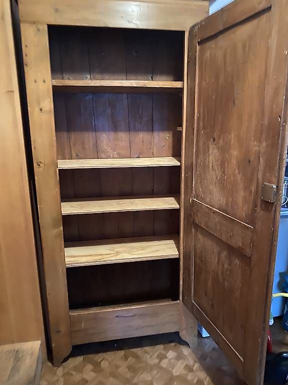 Armadi: Holzschrank   – Usato da Därstetten venduto da yas_pb5r 1