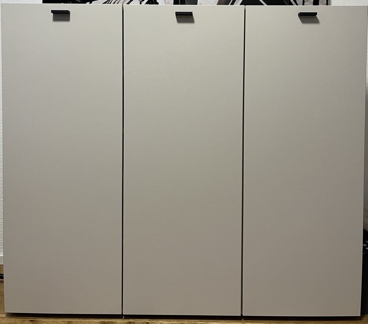 Pfister Guardaroba: 3-Türiger Schuhschrank – Nuovo (secondo la descrizione) da Gossau ZH venduto da cel_8n5k