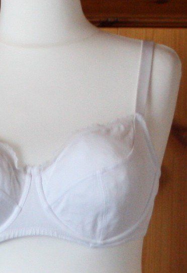 Autres dessous: BH weiss 85DD (22) – D'occasion à Flüelen par Diversicum-Curvy 1