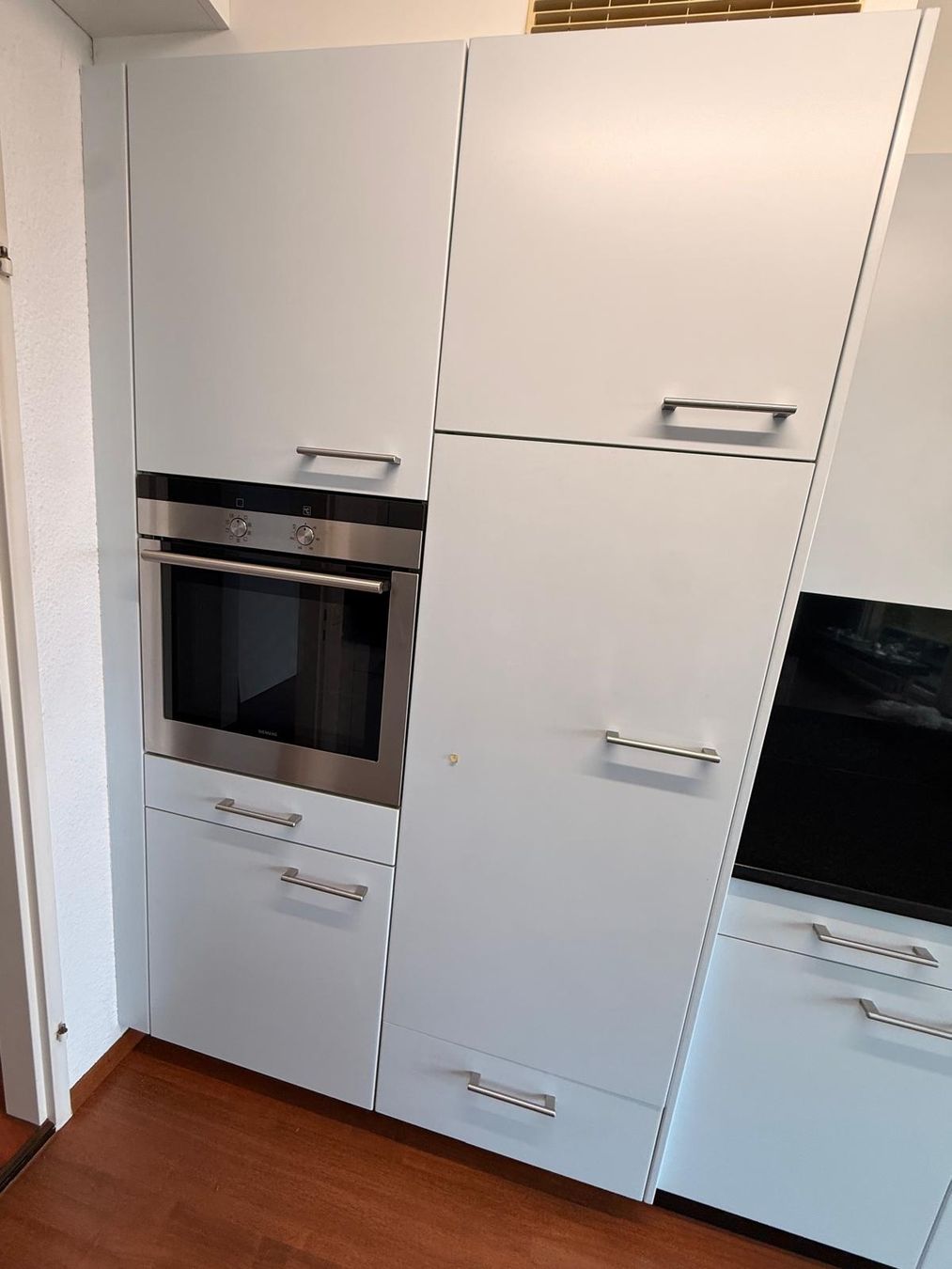Cucine complete: Schreinerküche mit schwarzer Granit-Arbeitsplatte & Geräte  – Usato da Zunzgen venduto da Fleksi 1