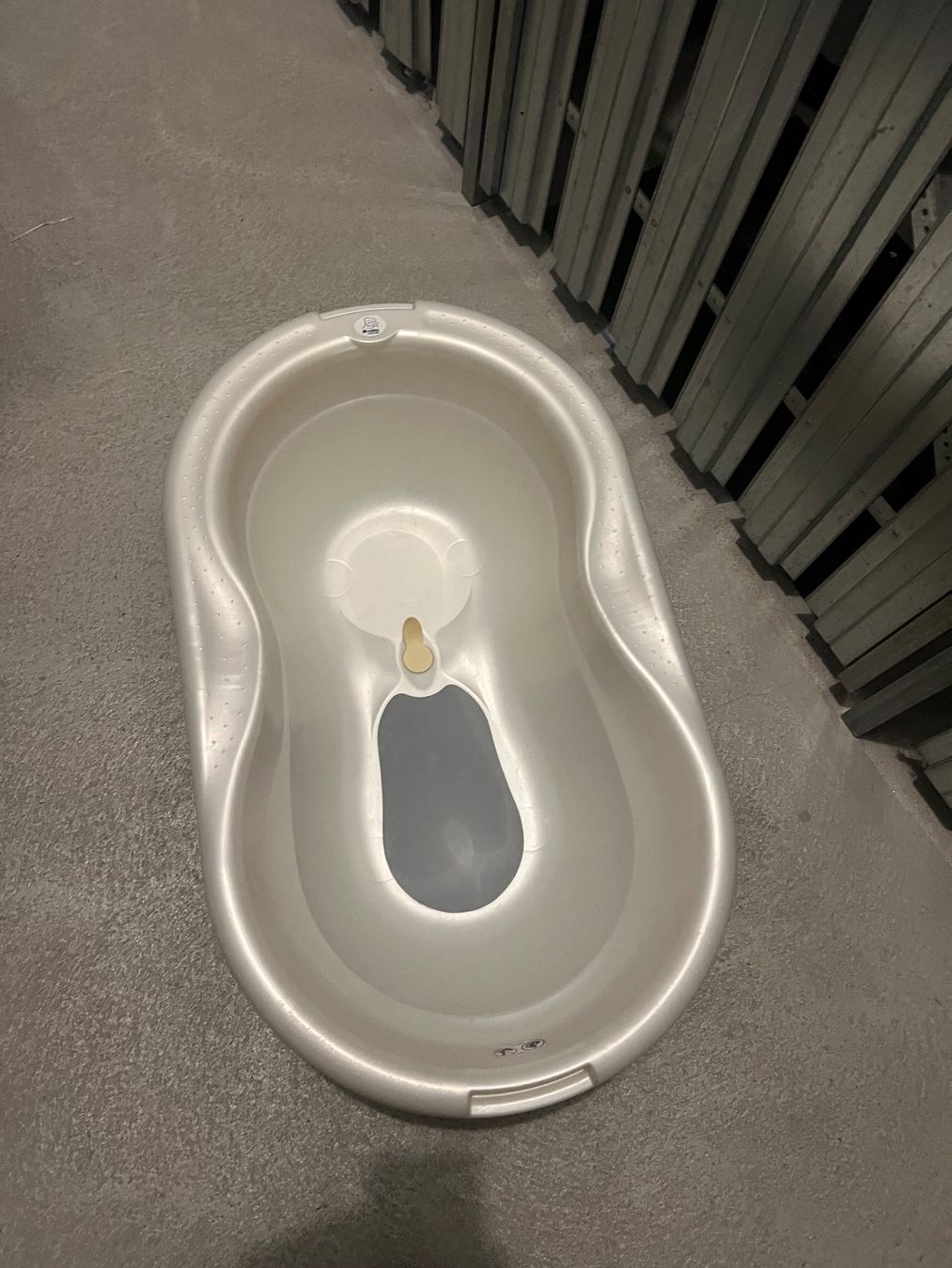 Rotho Badewannen: Rotho Babybadewanne Weiss – Gebraucht aus Baden von shaliko94 1