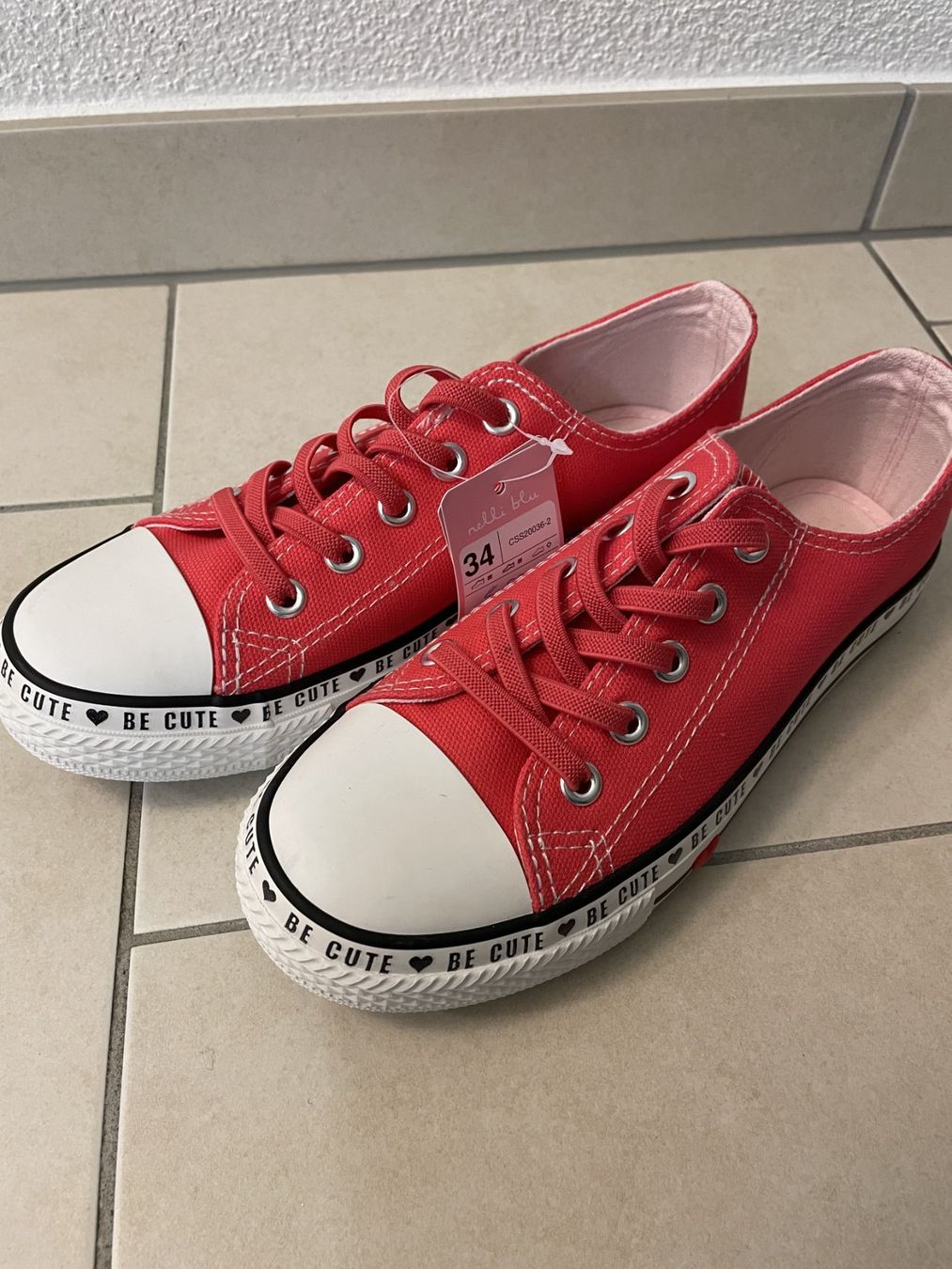 Scarpe per ragazze: Sneaker neu 34 – Nuovo (secondo la descrizione) da Küssnacht am Rigi venduto da icbicb