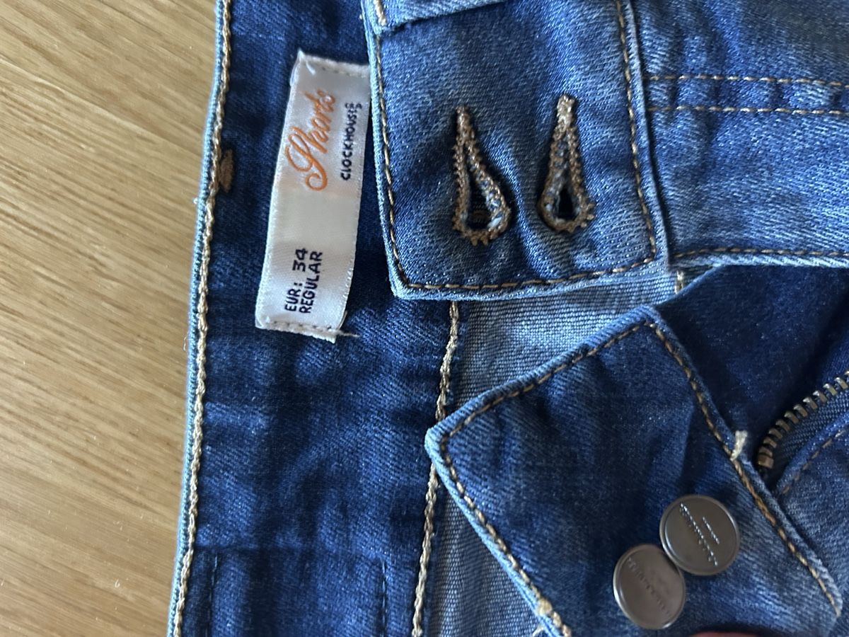 C&A Hosen: Short jeans avec broderie 34 – Gebraucht aus Daillens von guisepa 2