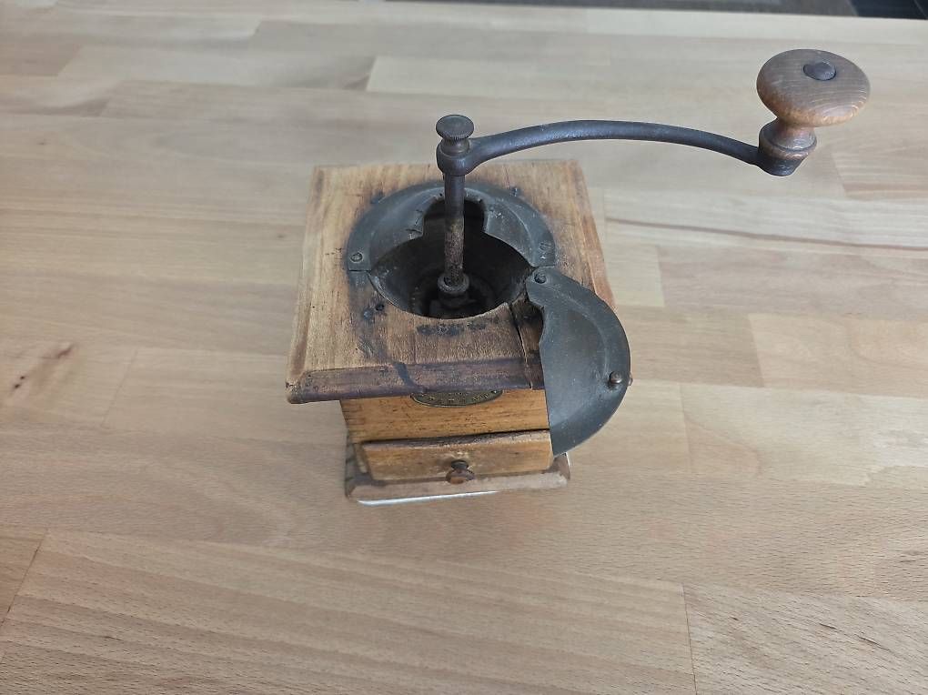 Appareils de cuisine: Antike Kaffemühle – D'occasion à Hittnau par Vanessa1490 3