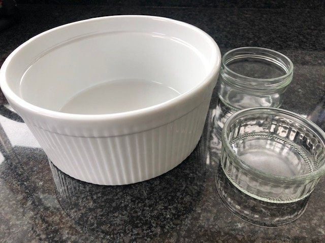 Set di piatti: Set of Soufflé dish and cups – Nuovo (secondo la descrizione) da Wohlen b. Bern venduto da cookiemonster 1