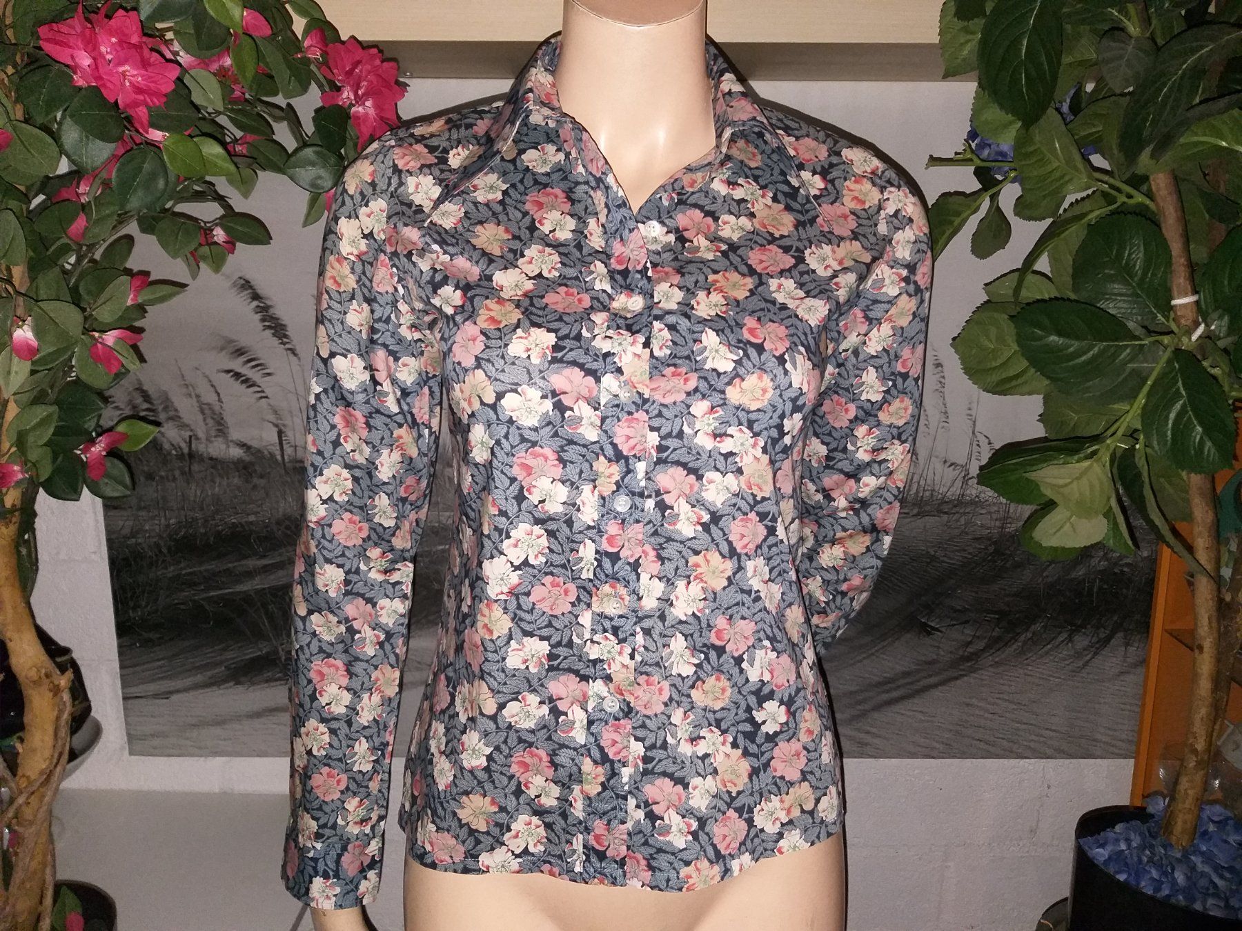 Cacharel Blusen: CACHAREL Blouse / Bluse taille XS (40 IT) – Gebraucht aus Cossonay-ville von Super-Price-Quality