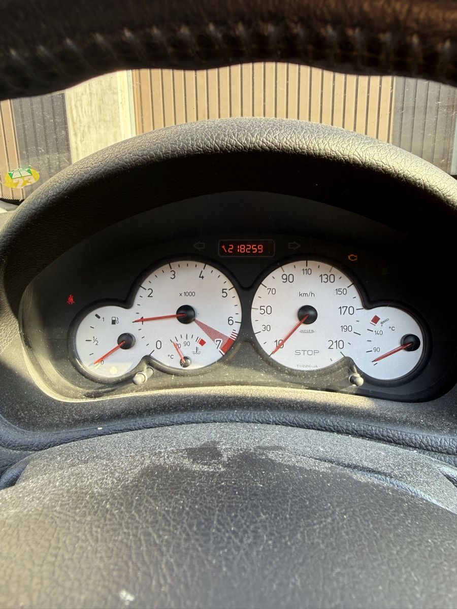 Autos: Peugeot 206cc cabriolet  – Gebraucht aus Gorduno von Dr.brown 5