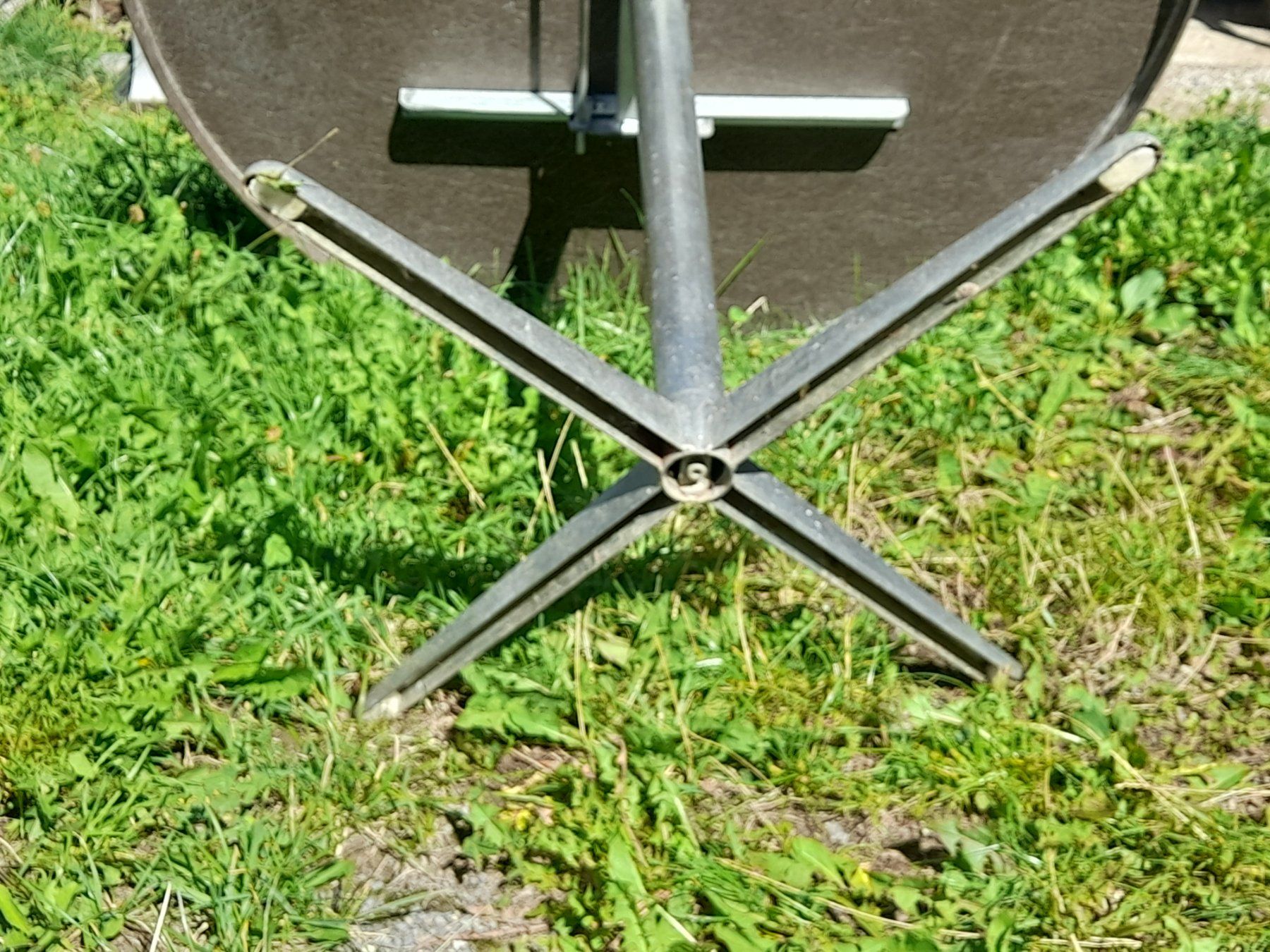 Tables: Vintage Gartentisch rund – D'occasion à Aeschi b.Spiez par 52_wochen 7