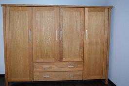 Schrank 182x136x53 massiv Holz