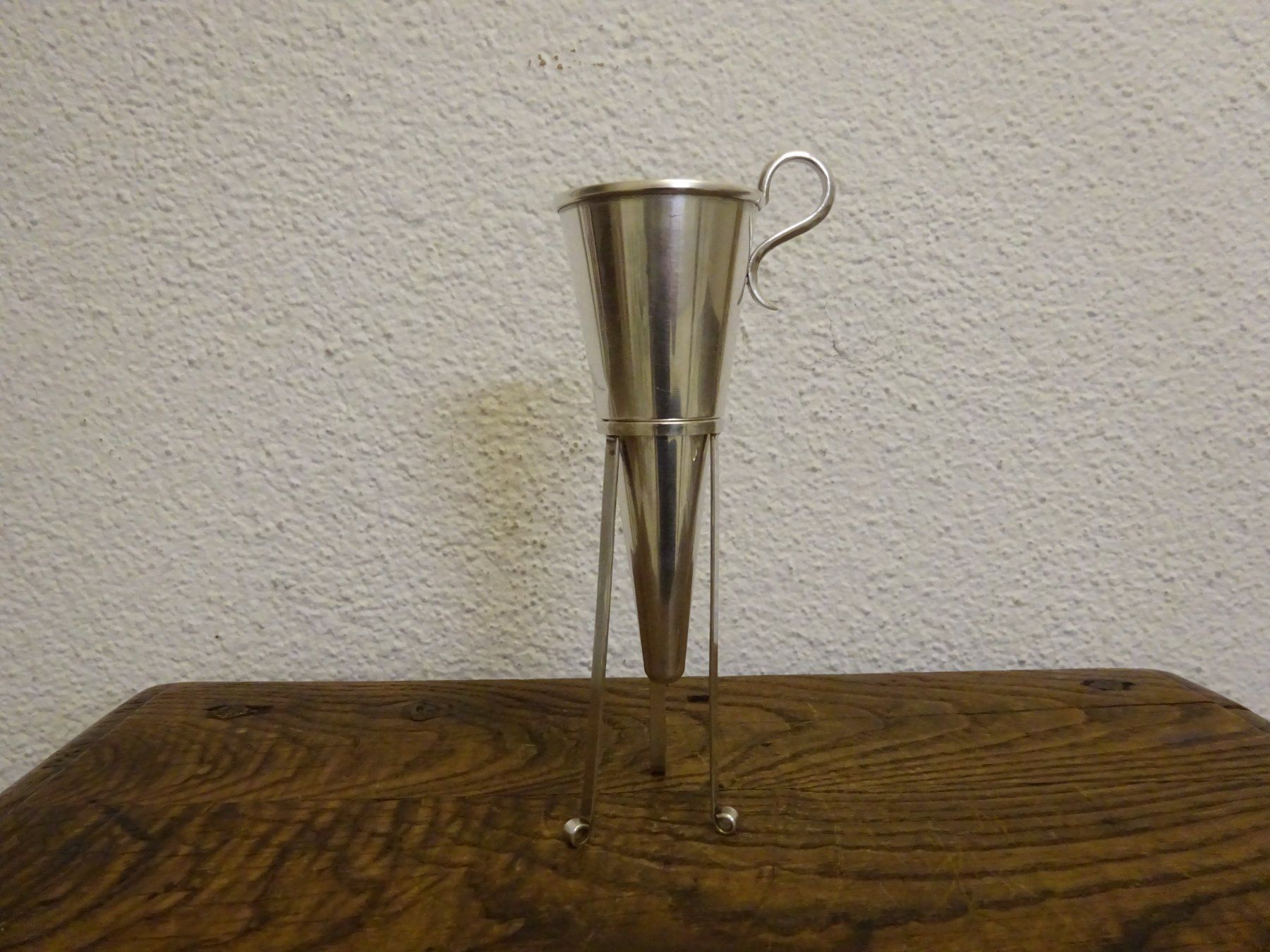 Bicchieri: Bauhaus Becher mit Ständer Absinth / echt Silber – Usato da Oetwil am See venduto da Senegal