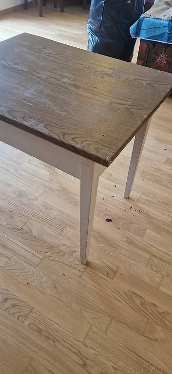 Tables: Tisch klein – D'occasion à Grosshöchstetten par Yvonne2388 1