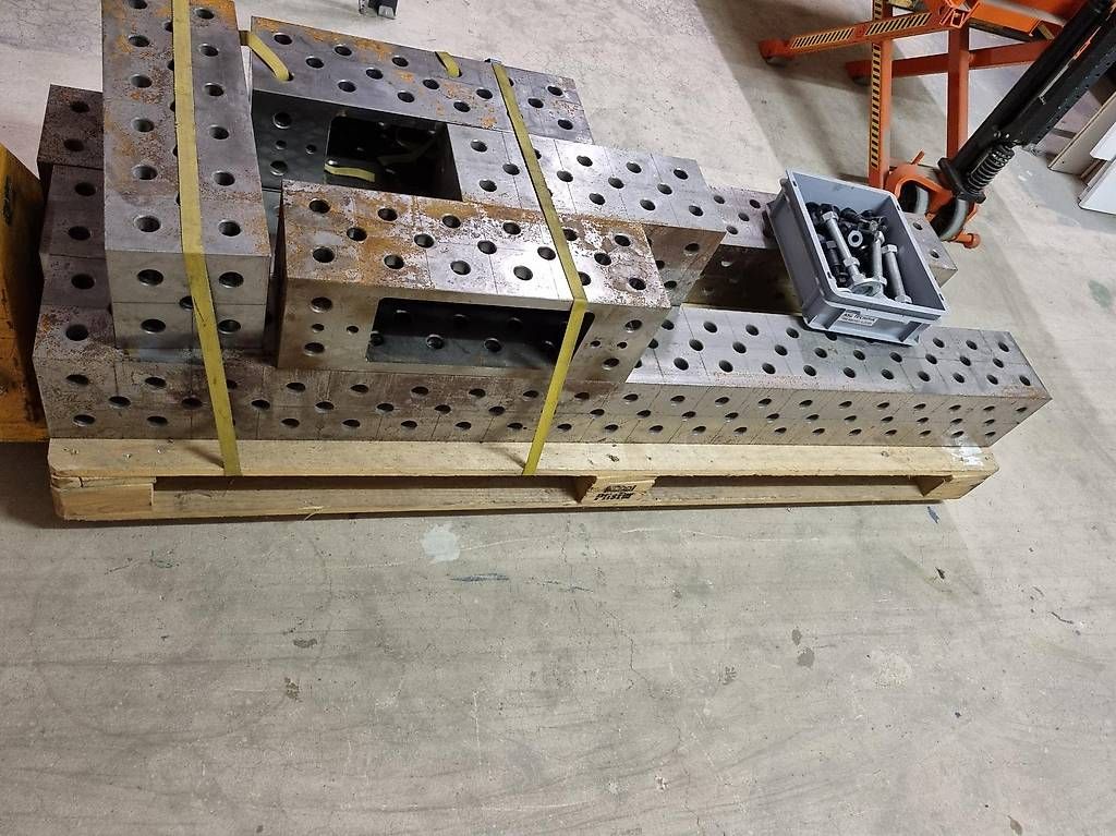 Tutti gli attrezzi: Schweiss-/Montageplatten – Usato da Herisau venduto da ASG_Technik_AG 2