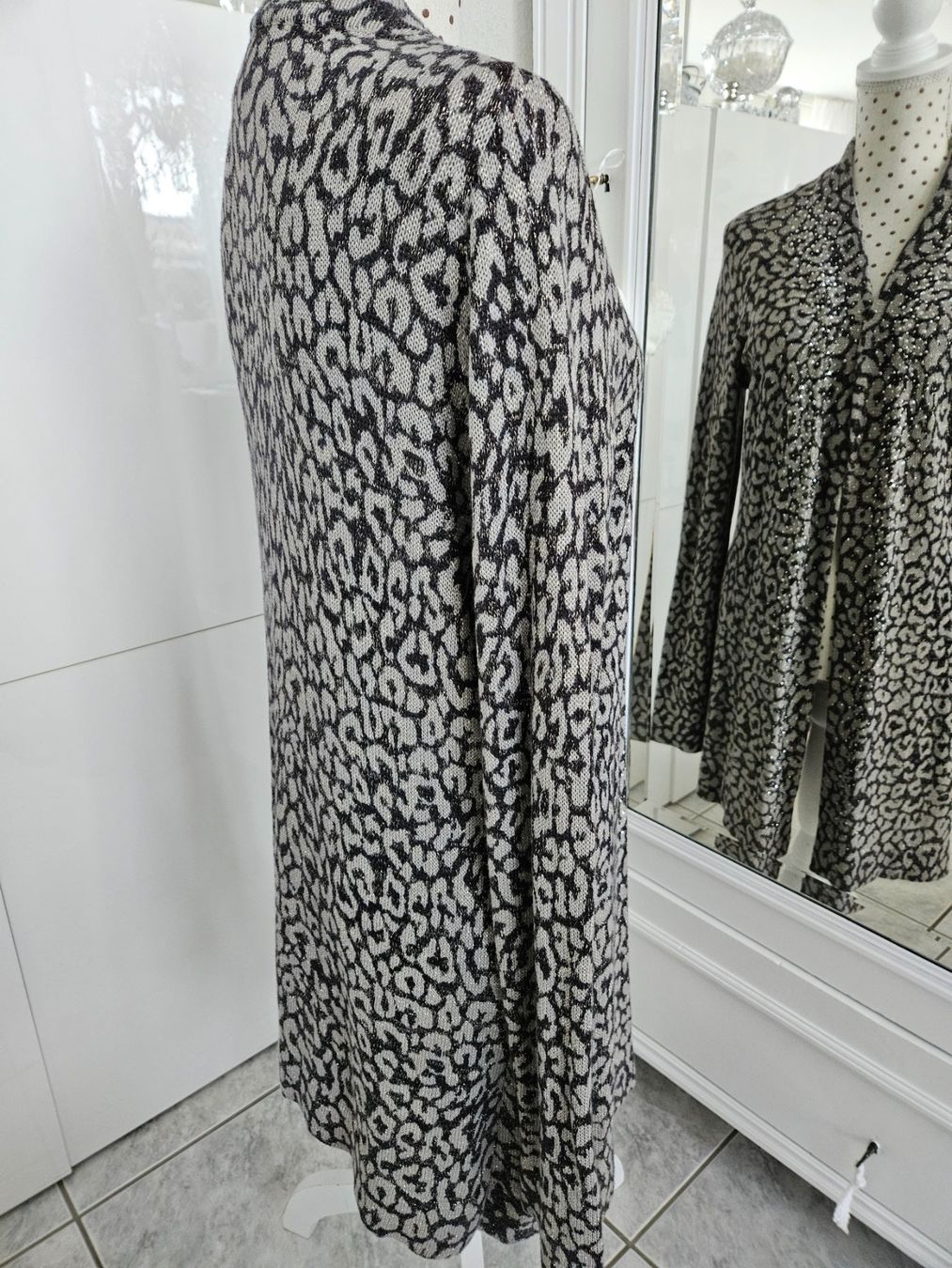 Giacche: Jacke Strickjacke Grösse 38 M Leopard Grau mit Strass – Usato da Gossau ZH venduto da fashiontwo 4